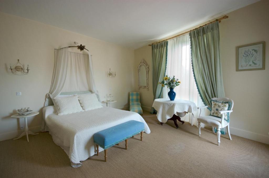 Le Castel Du Mont Boise Hotell Montboucher-sur-Jabron Exteriör bild