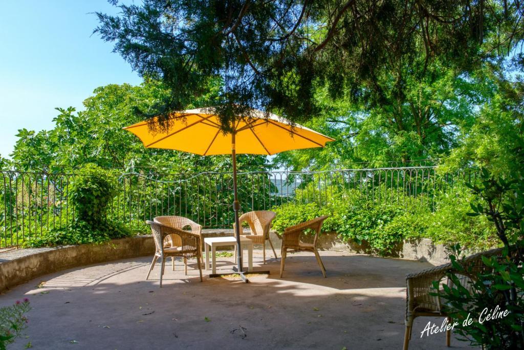 Le Castel Du Mont Boise Hotell Montboucher-sur-Jabron Exteriör bild